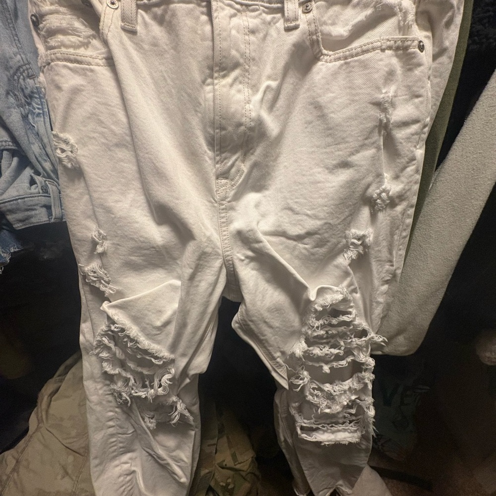 American eagle Distressed White Denim Jeans
